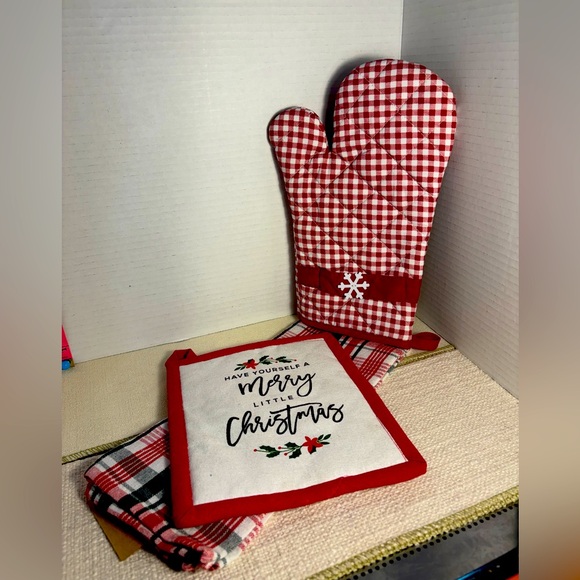 Holiday Bundle 5 Hand Towels, 1Oven Mitt, & 1 Pot Holder - Picture 1 of 12